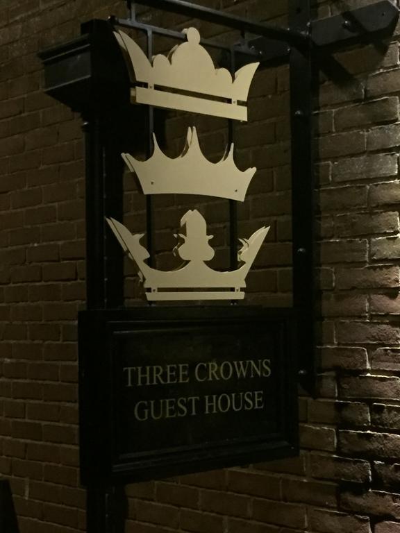 Three Crowns Guest House ソールズベリー エクステリア 写真